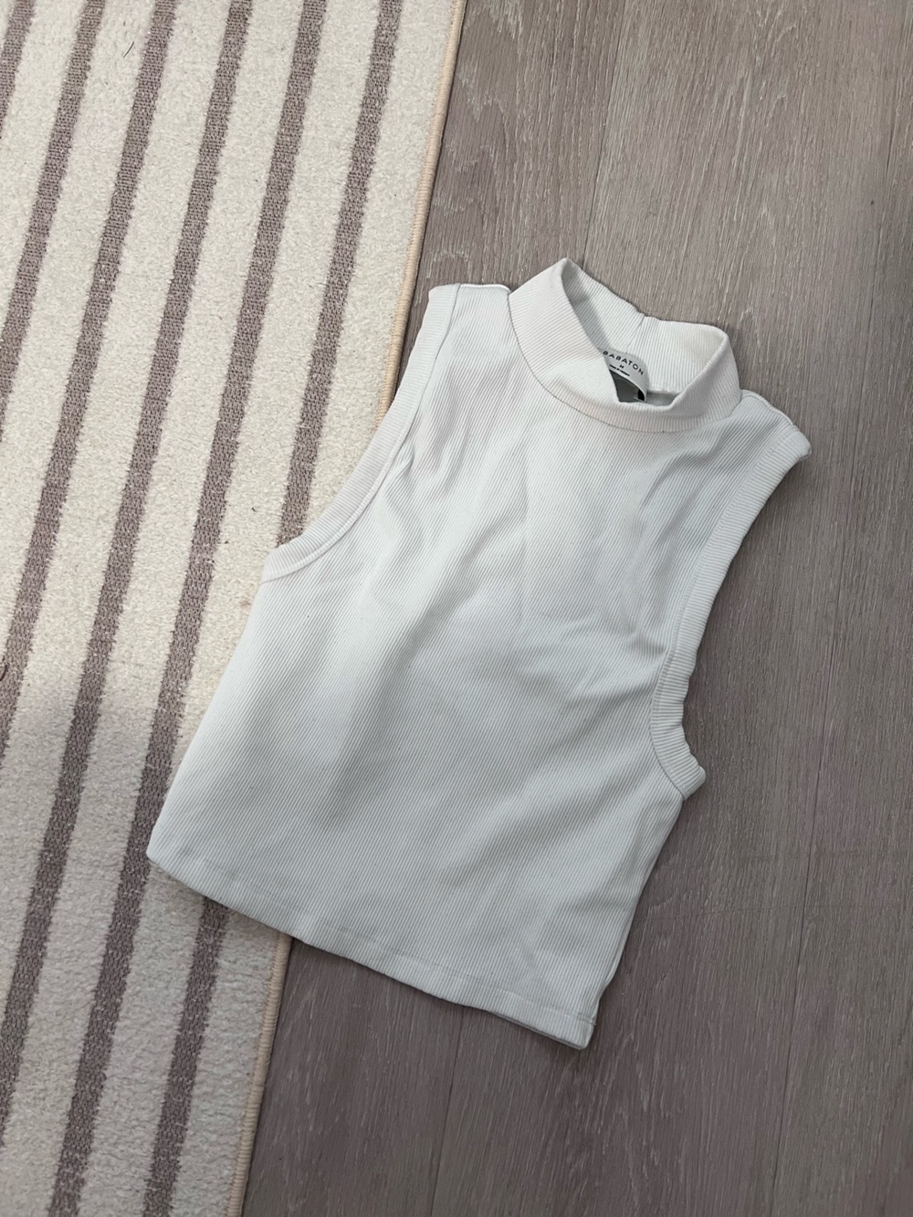 Aritzia Babaton White Ribbed Mock Neck Tank Top - Size Medium